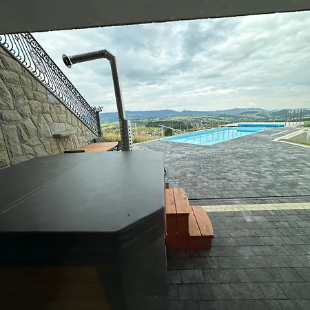 Dom Na Brzegu 리마노바