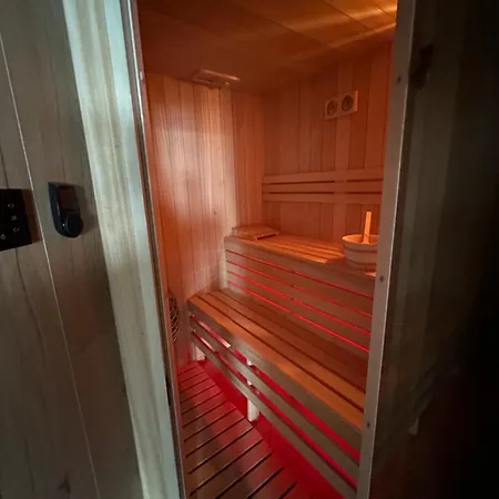 Dom Na Brzegu 리마노바